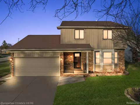 12921 Beresford Dr, Sterling Heights, MI 48313