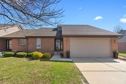 45800 Meadows Cir W, Macomb, MI 48044