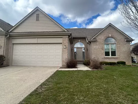 45401 Diamond Pond Dr, Macomb, MI 48044