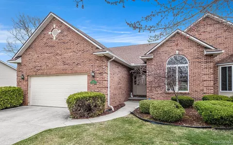 1517 Rio Grande Crt Ct, Flint, MI 48532