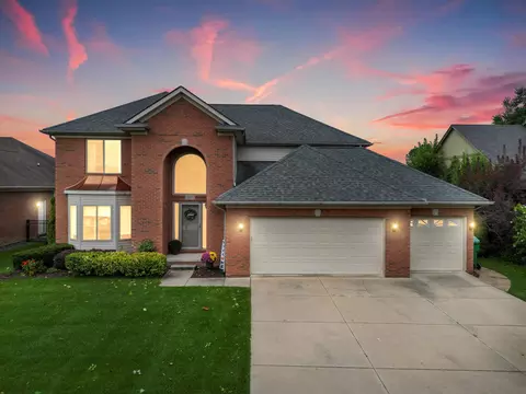 50629 Nesting Ridge Dr, Macomb, MI 48044