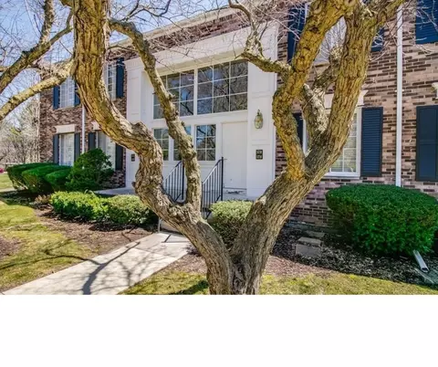 570 E Fox Hills Dr, Bloomfield Township, MI 48304