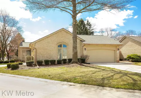 17663 E Kirkwood Dr, Clinton Township, MI 48038