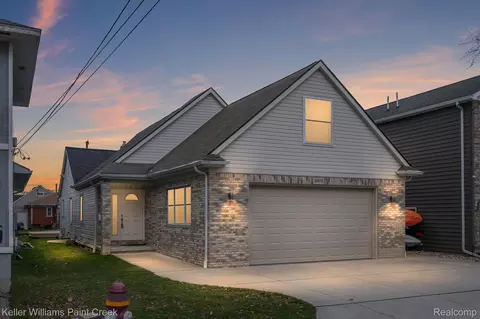 22473 Beach St, Saint Clair Shores, MI 48081