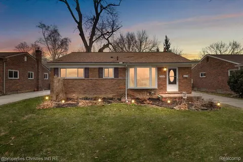 31080 Westfield St, Livonia, MI 48150