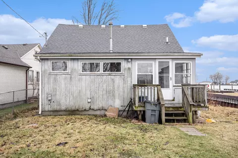 9145 Anchor Bay Dr, Clay, MI 48001