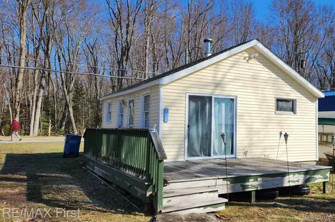 217 Long Point Dr, Roscommon, MI 48629