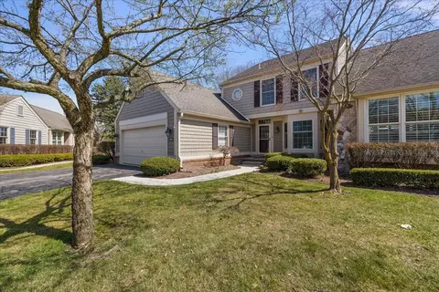 892 Tartan Trl, Bloomfield Hills, MI 48304