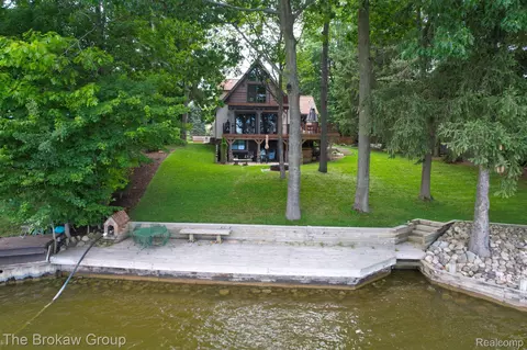 3032 Woodland Dr, Metamora, MI 48455
