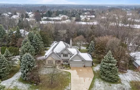940 Dacea Crt Ct, White Lake, MI 48386