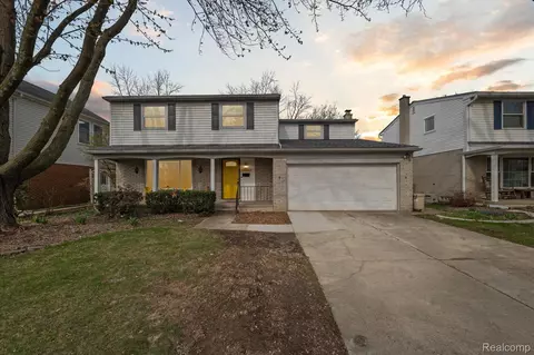 519 N Manitou Ave, Clawson, MI 48017