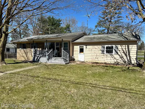 641 Coutant St, Flushing, MI 48433 photo 1