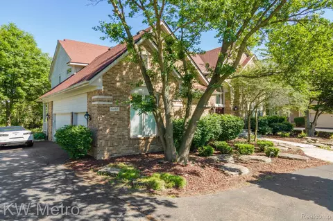 6657 Chelsea Brg, West Bloomfield, MI 48322