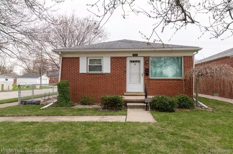 7252 Luana Ave, Allen Park, MI 48101