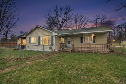 6105 Saratoga Ln, Flint, MI 48506