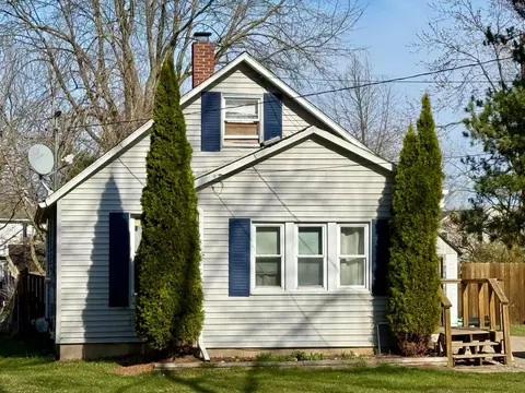 427 S Lemen St, Fenton, MI 48430