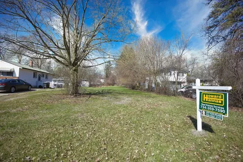 15539 Green Lane Ave, Livonia, MI 48154