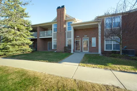15402 Cornell Dr 99 9 Dr #99, Clinton Township, MI 48038