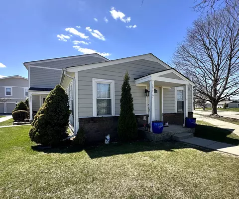 39717 Village Wood Ln, Novi, MI 48375