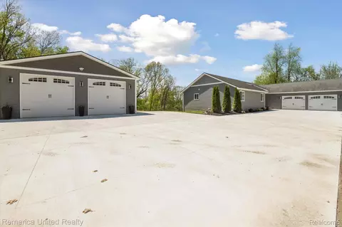 2892 Beck Rd, Genoa, MI 48843