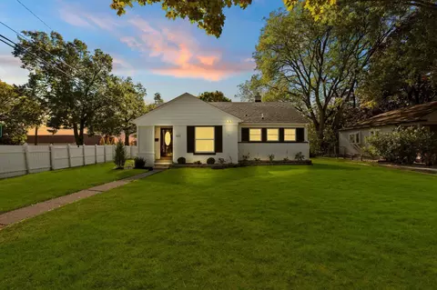 2896 Dorchester Rd, Birmingham, MI 48009