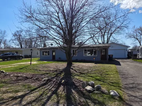 3756 Gainesborough Dr, Orion, MI 48359