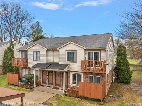 18922 E 14 Mile Rd, Roseville, MI 48066