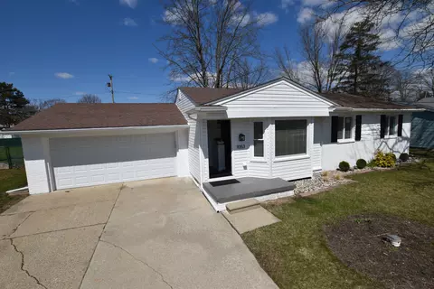 1053 Holly Spring Ln, Grand Blanc, MI 48439