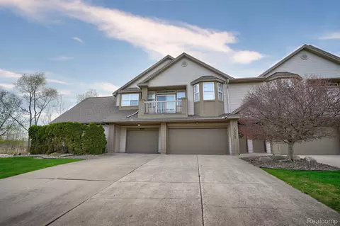 10025 Sunrise Dr, Grand Blanc, MI 48439
