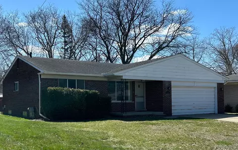 11212 River Dr, Warren, MI 48093