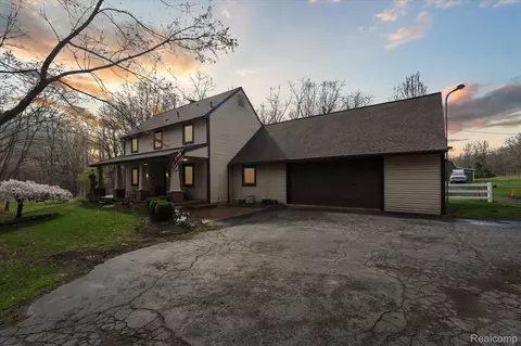 56165 9 Mile Rd, Lyon, MI 48178