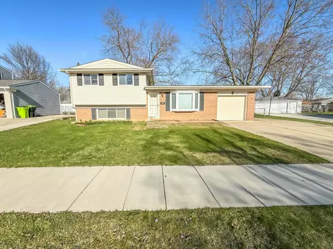 5171 Oakview Dr, Swartz Creek, MI 48473