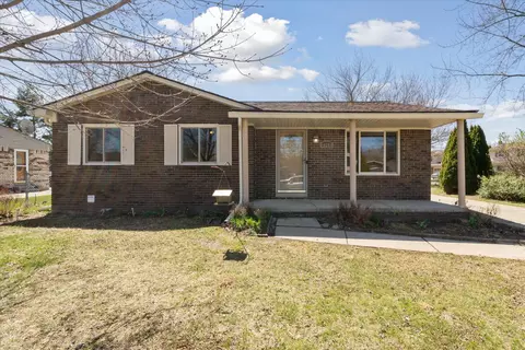 18289 N Oak Dr, Clinton Township, MI 48038