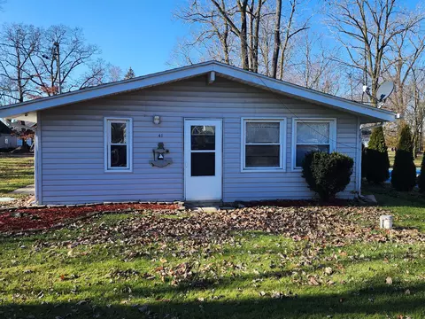 41 Fords Dr, Columbia, MI 49230
