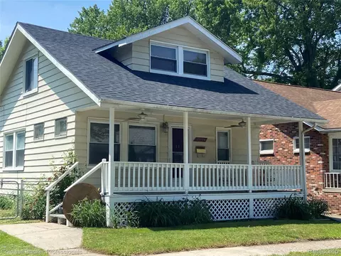22106 Avalon St, Saint Clair Shores, MI 48080