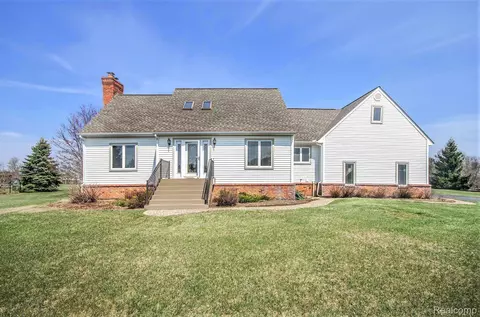 10161 Horseshoe Cir, Independence, MI 48348