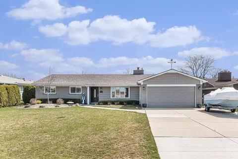 39184 Venetian Dr, Harrison, MI 48045