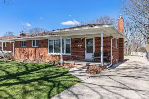 27058 Clairview Dr, Dearborn Heights, MI 48127