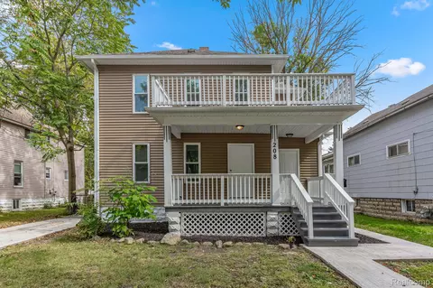 208 N Sheridan St, Bay City, MI 48708