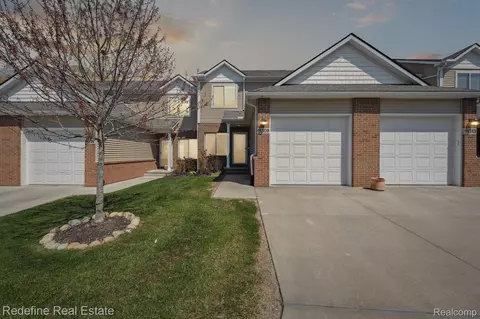 11309 Woodruff Lake Dr, Brighton, MI 48116