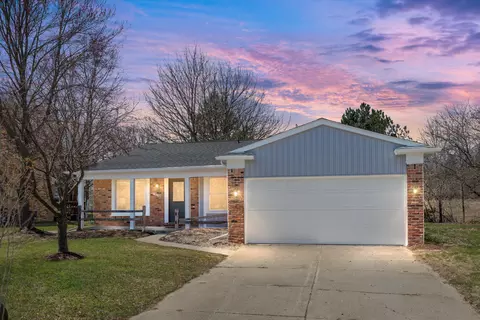 1234 Meadowcrest Dr, Waterford, MI 48327