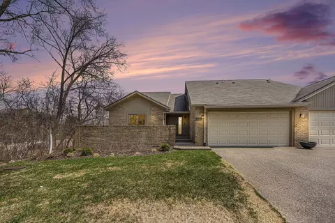 4046 Foxpointe Dr Unit 131 2 Dr UNIT 131, West Bloomfield, MI 48323