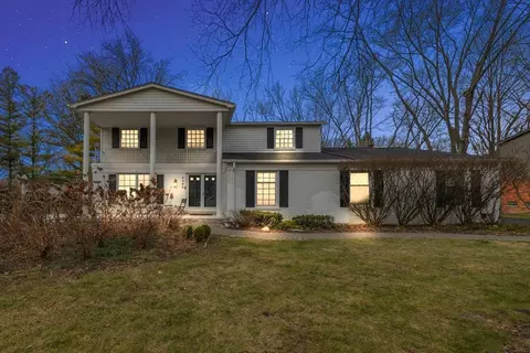 4592 Fairway Rdg, West Bloomfield, MI 48323