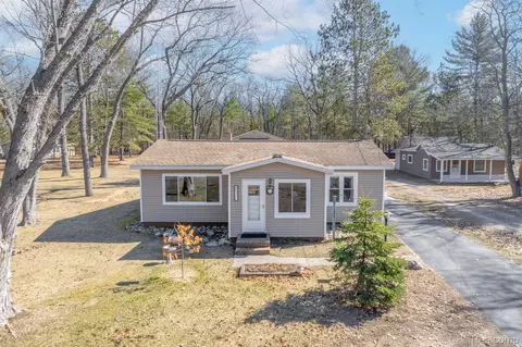 6572 Loud Dr, Oscoda, MI 48750