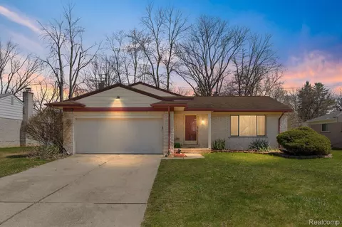 29190 Heritage, Southfield, MI 48076