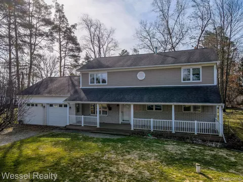 557 Green Cove Dr, Rose, MI 48442