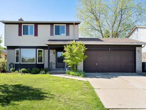 3076 Elmcrest Rd, Sterling Heights, MI 48310