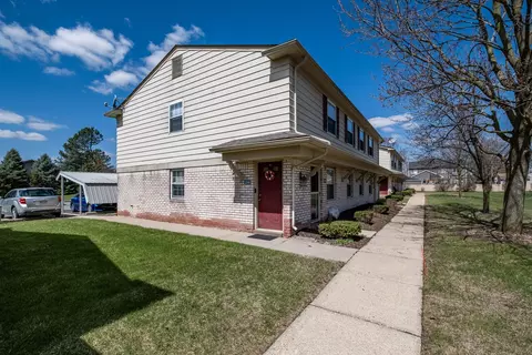 206 Princeton Dr, South Lyon, MI 48178