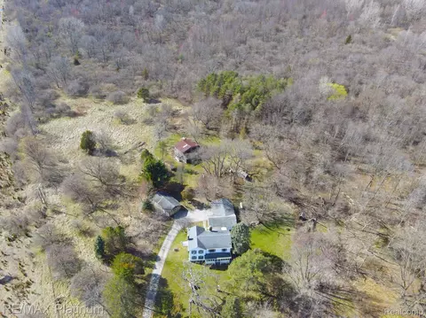 565 Sleaford Rd, Howell, MI 48843
