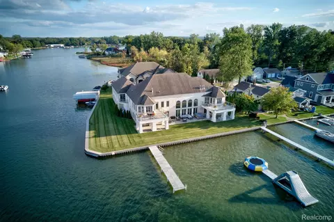 13232 Enid Blvd, Fenton, MI 48430